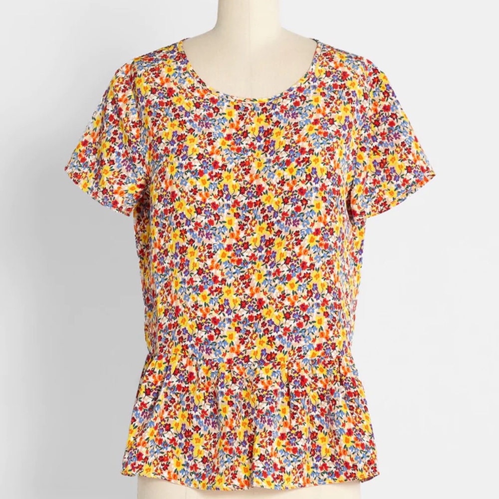 XL Floral Short Sleeved Peplum Top - NWT by Molly Bracken